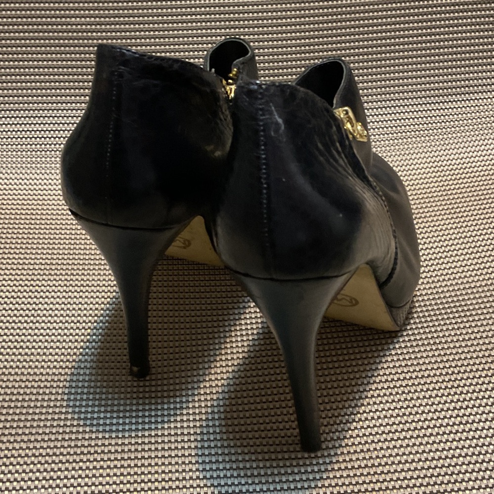 Michael Kors Black Ankle Booties with Gold Accents women’s 71/2 - Picture 4 of 7